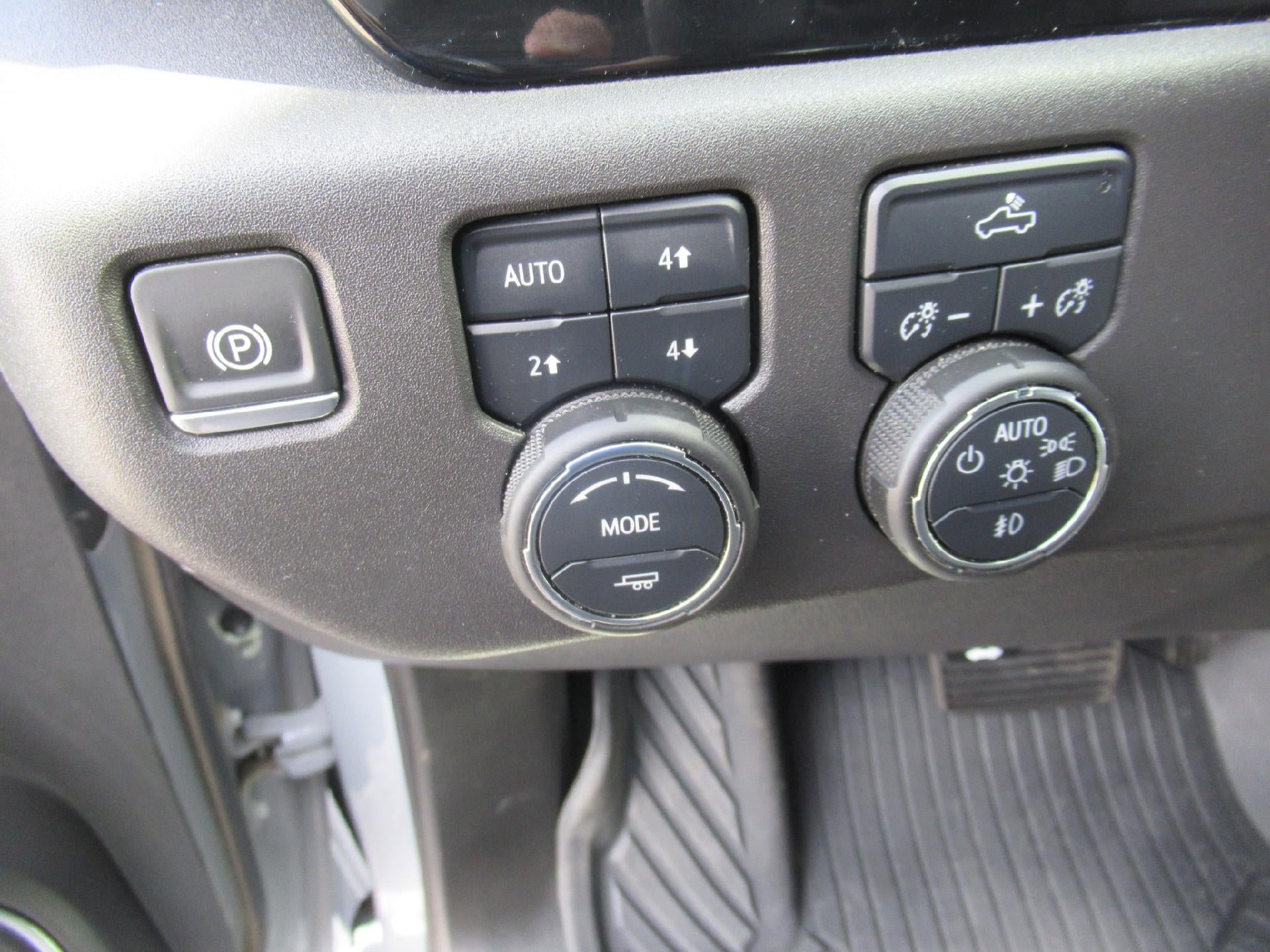 Certified 2025 Chevrolet Silverado 1500 RST AWD/4WD image 10