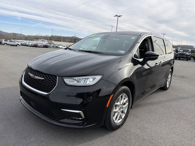 Used 2024 Chrysler Pacifica Touring-L image 1