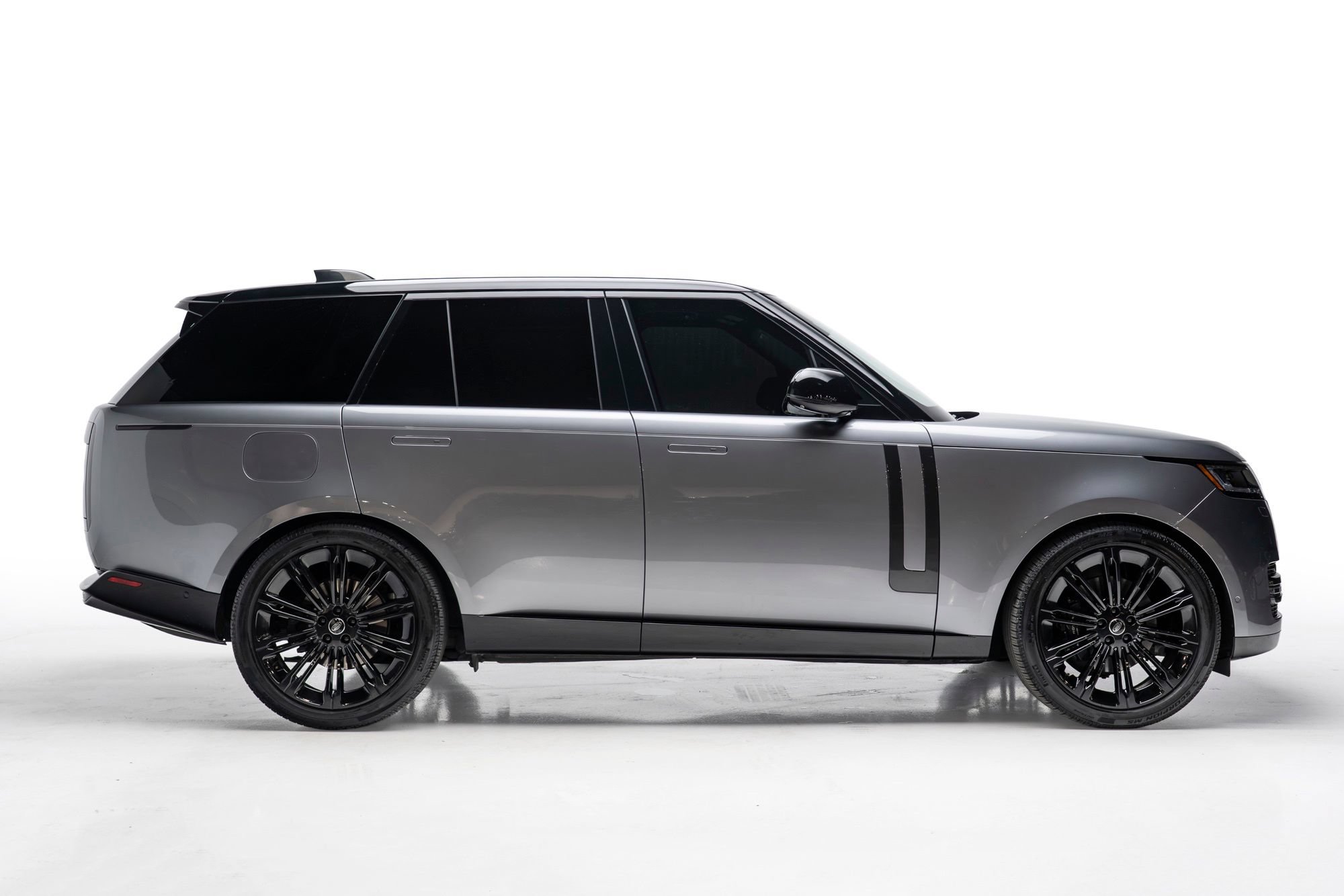 Used 2025 Land Rover Range Rover SE AWD/4WD image 7