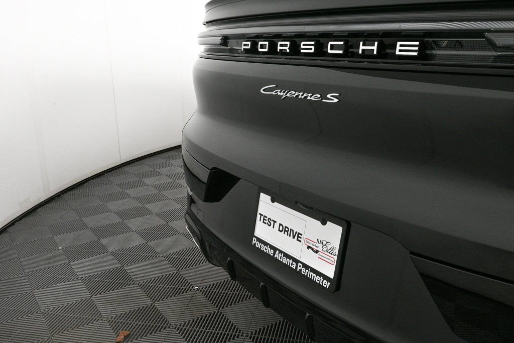 Used 2025 Porsche Cayenne S image 44