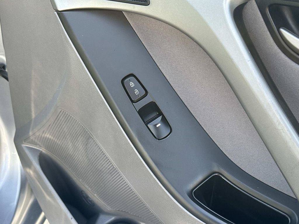 Used 2016 Hyundai Elantra SE w/ Option Group 02 FWD image 37