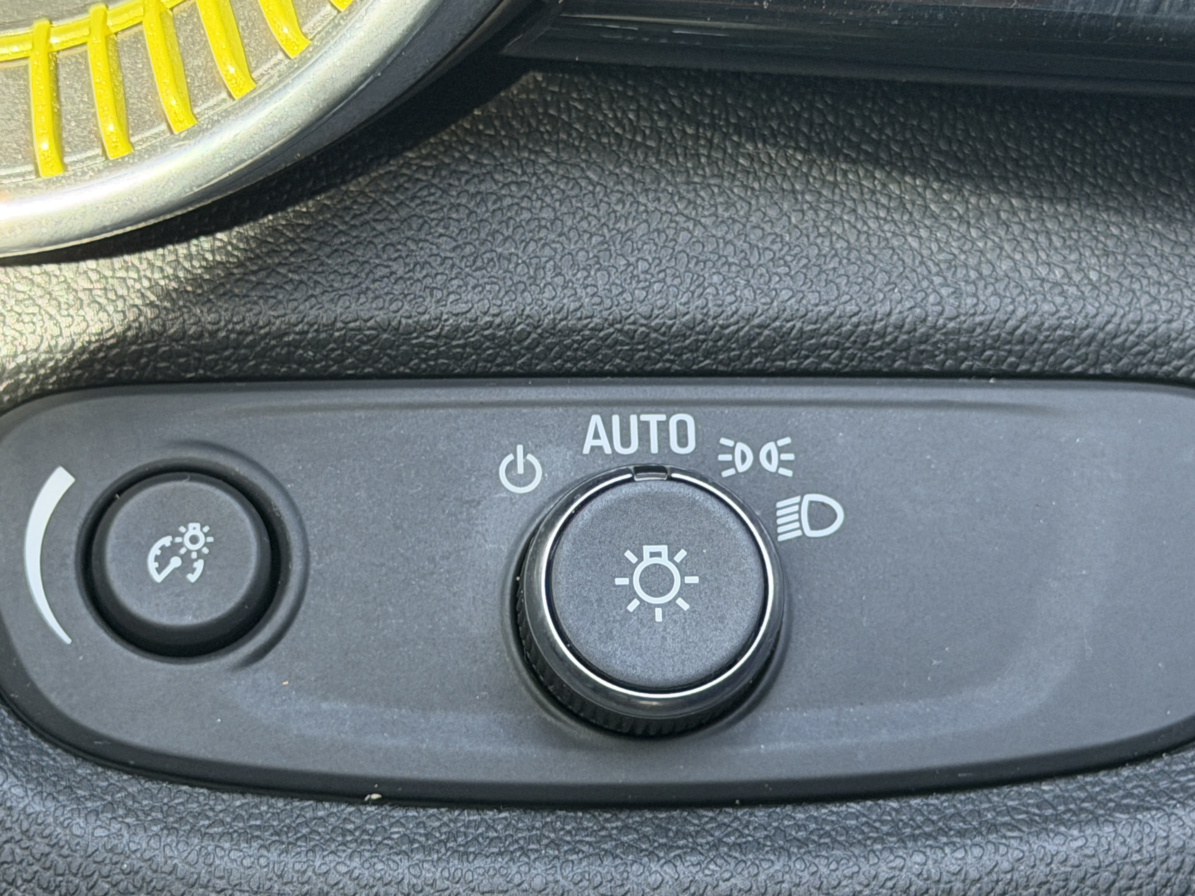 Used 2024 Chevrolet Trax ACTIV w/ Sunroof Package FWD image 29
