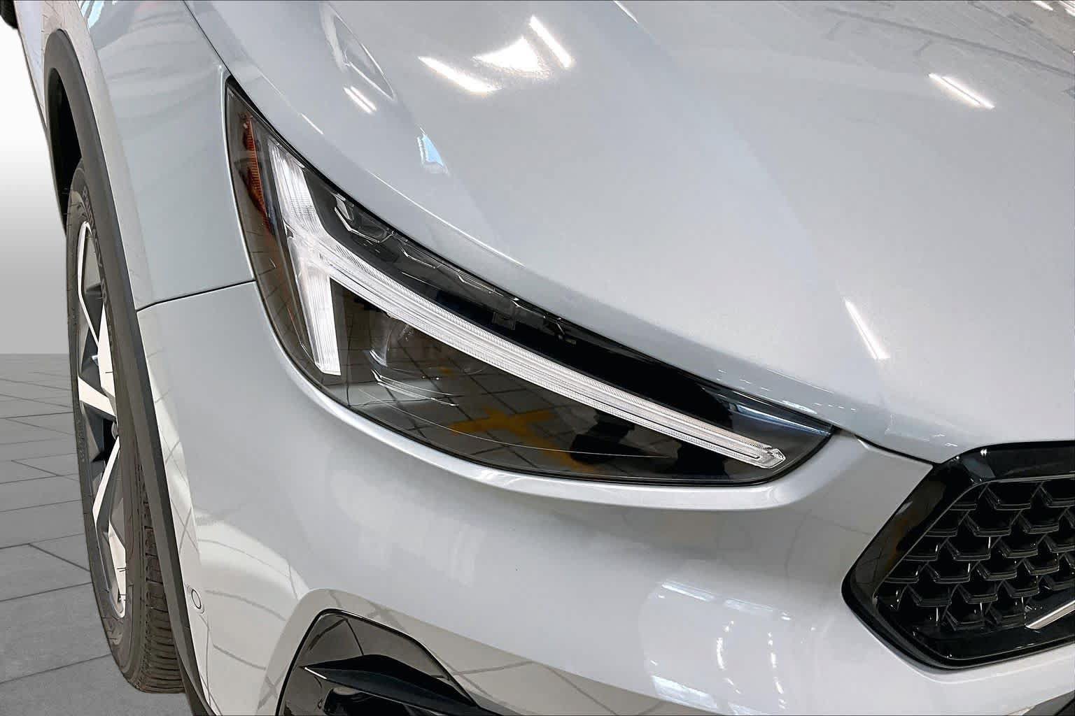 New 2026 Volvo XC40 B5 Plus w/ Protection Package Premier AWD/4WD image 15