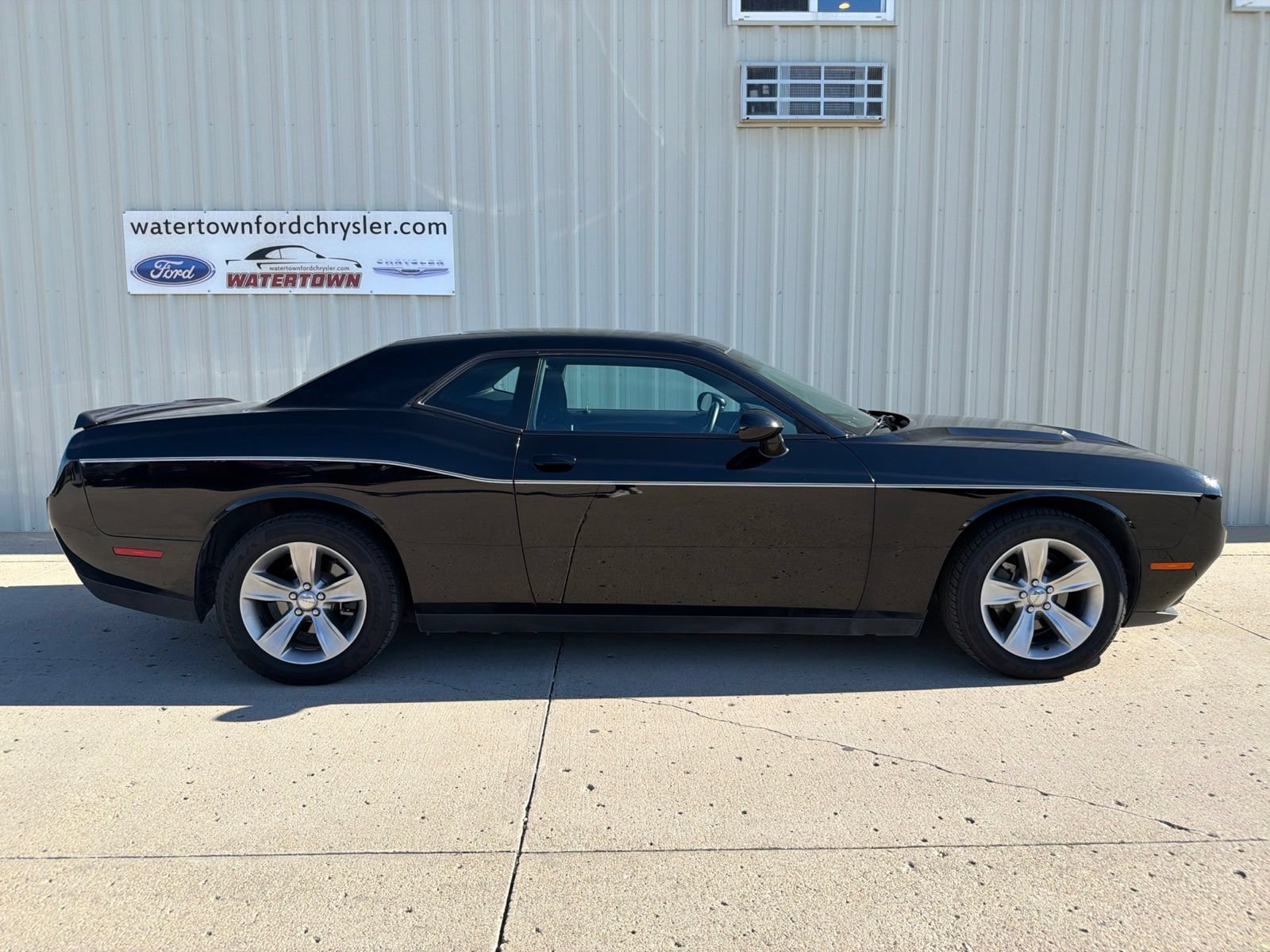 Used 2016 Dodge Challenger SXT w/ Cold Weather Group RWD image 1