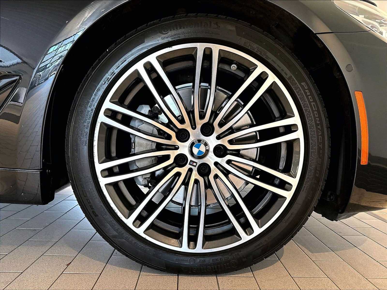 Used 2019 BMW 530e w/ M Sport Package RWD image 14
