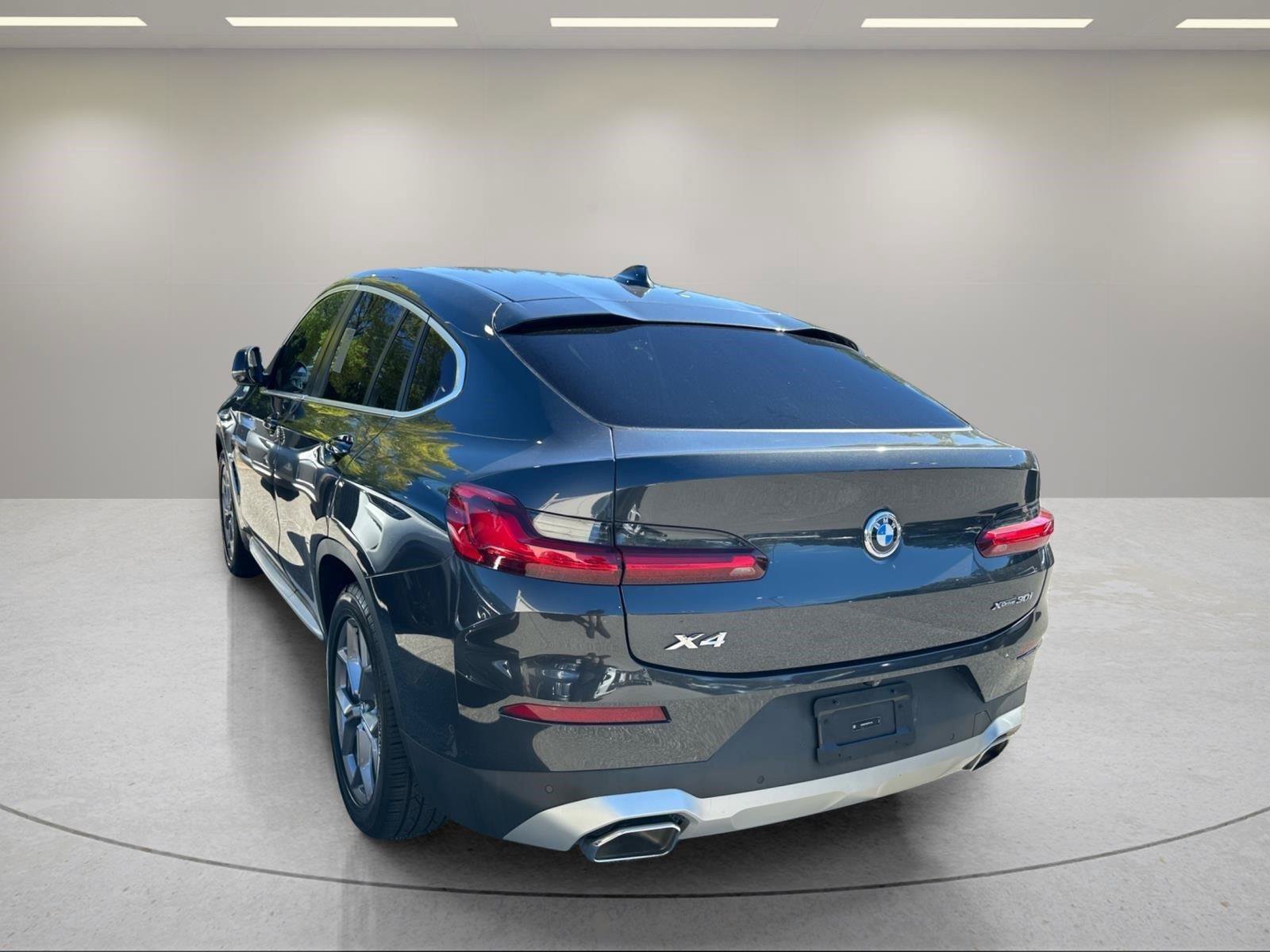 Used 2024 BMW X4 xDrive30i w/ Parking Assistance Package AWD/4WD image 16