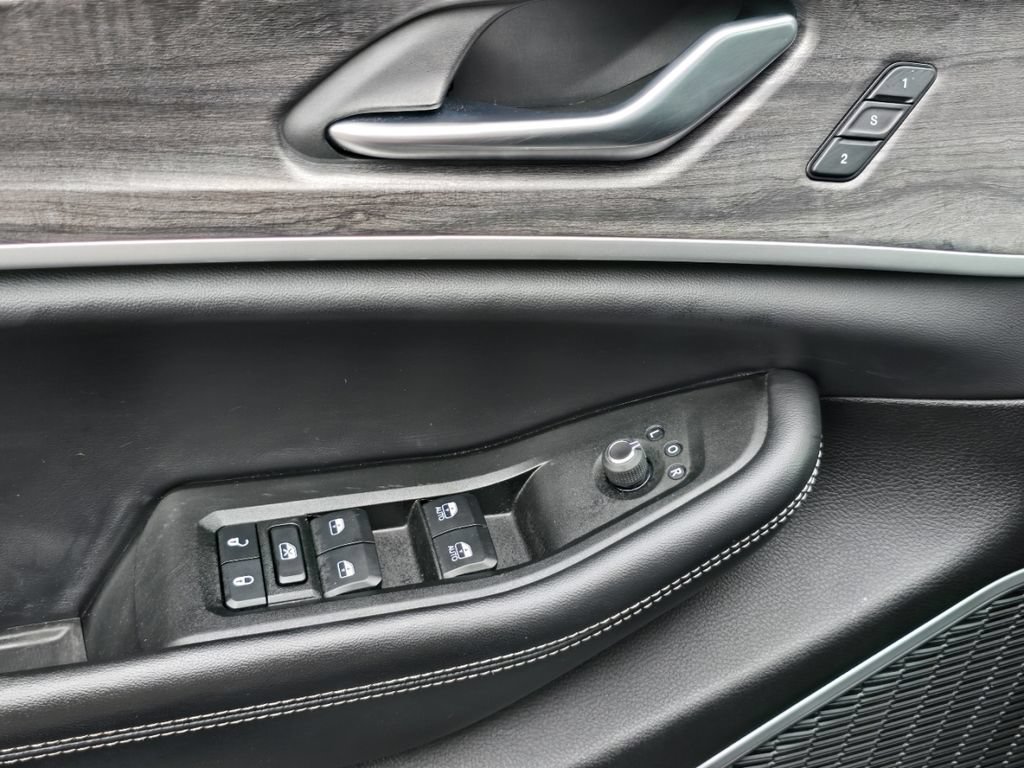 Used 2021 Jeep Grand Cherokee L Limited RWD image 25