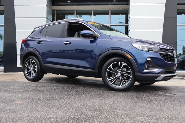 Used 2022 Buick Encore GX Essence FWD image 2