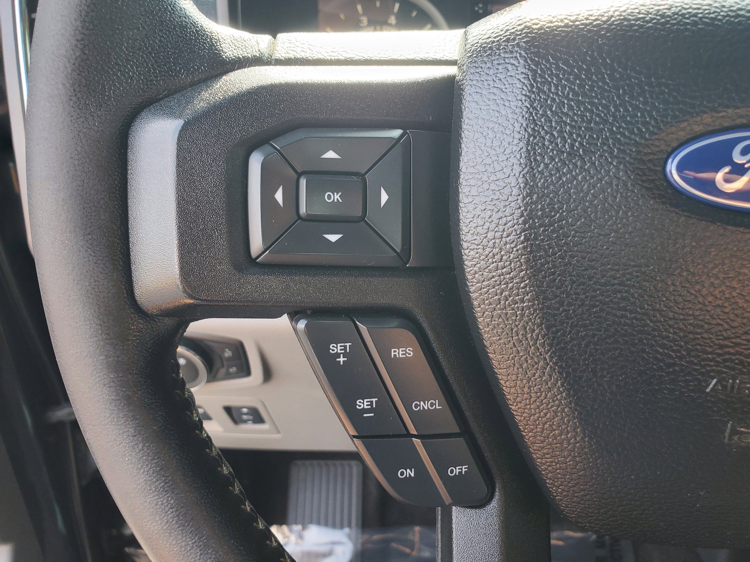 Used 2017 Ford F150 XLT w/ Equipment Group 302A Luxury AWD/4WD image 16