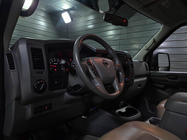 Used 2018 Nissan NV 3500 SL image 14