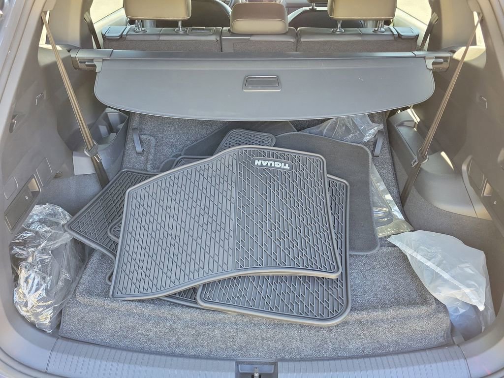 Used 2023 Volkswagen Tiguan SE R-Line image 7