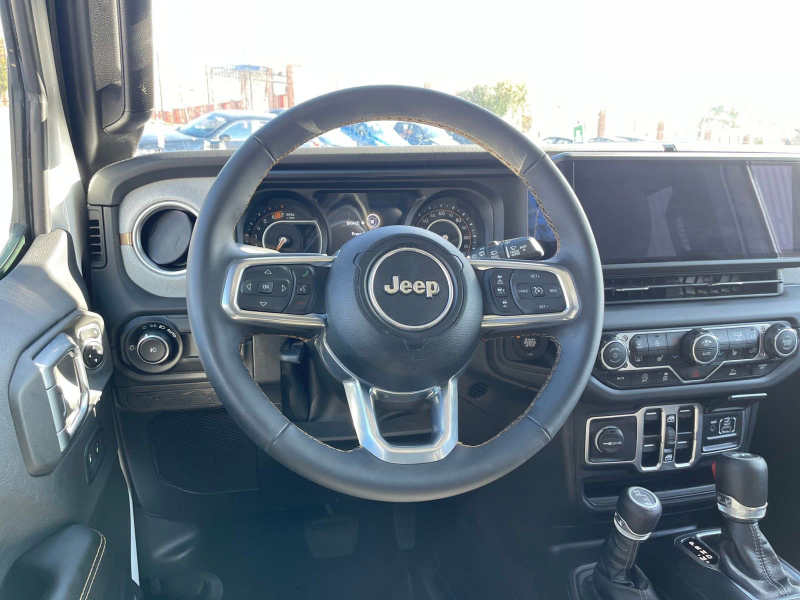 Used 2025 Jeep Wrangler Sahara image 33