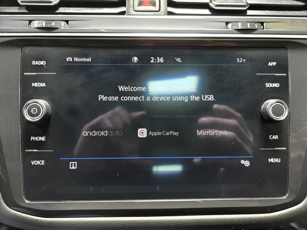 Used 2020 Volkswagen Tiguan SE w/ Panoramic Sunroof Package image 22