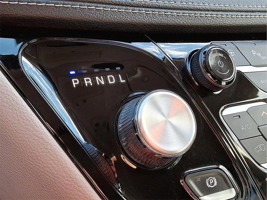 Used 2022 Chrysler Pacifica Touring-L w/ Uconnect Theater Family Group image 15