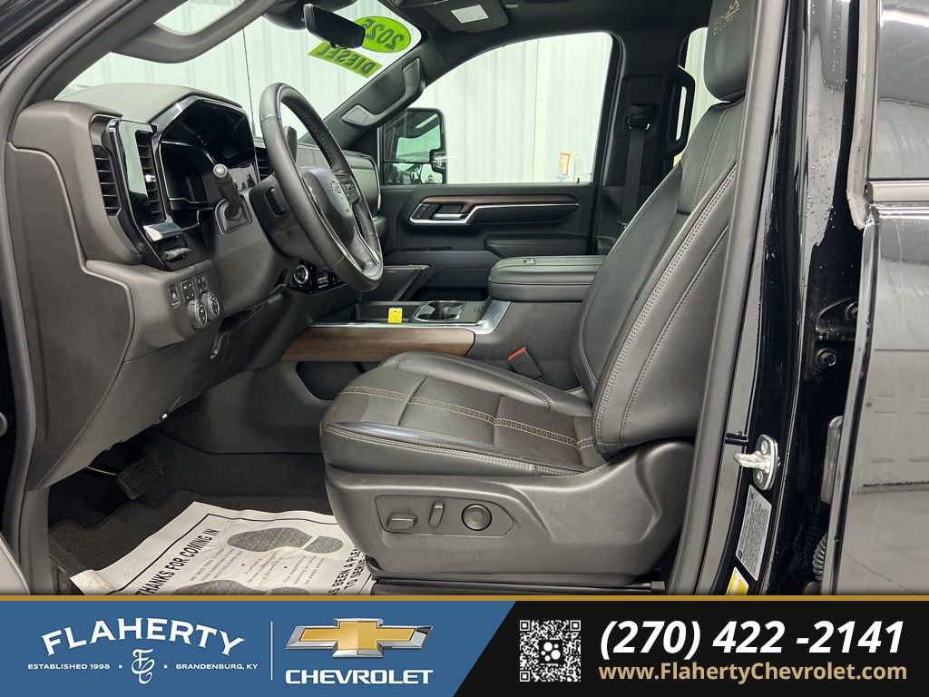 Used 2025 Chevrolet Silverado 2500 High Country w/ Midnight Edition image 9