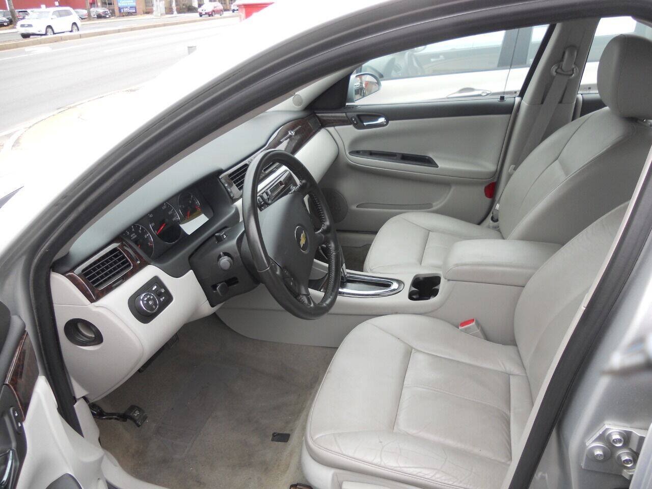 Used 2012 Chevrolet Impala LTZ FWD image 4
