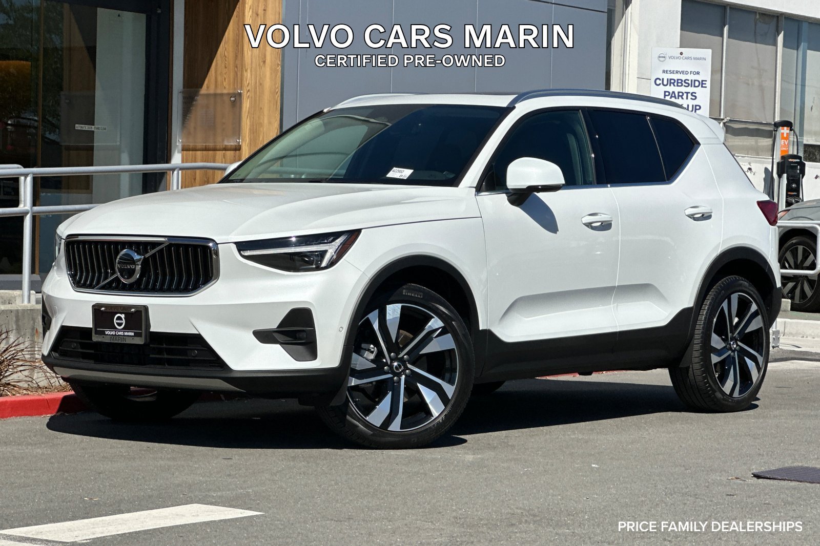 Certified 2025 Volvo XC40 B5 Ultra AWD/4WD image 1