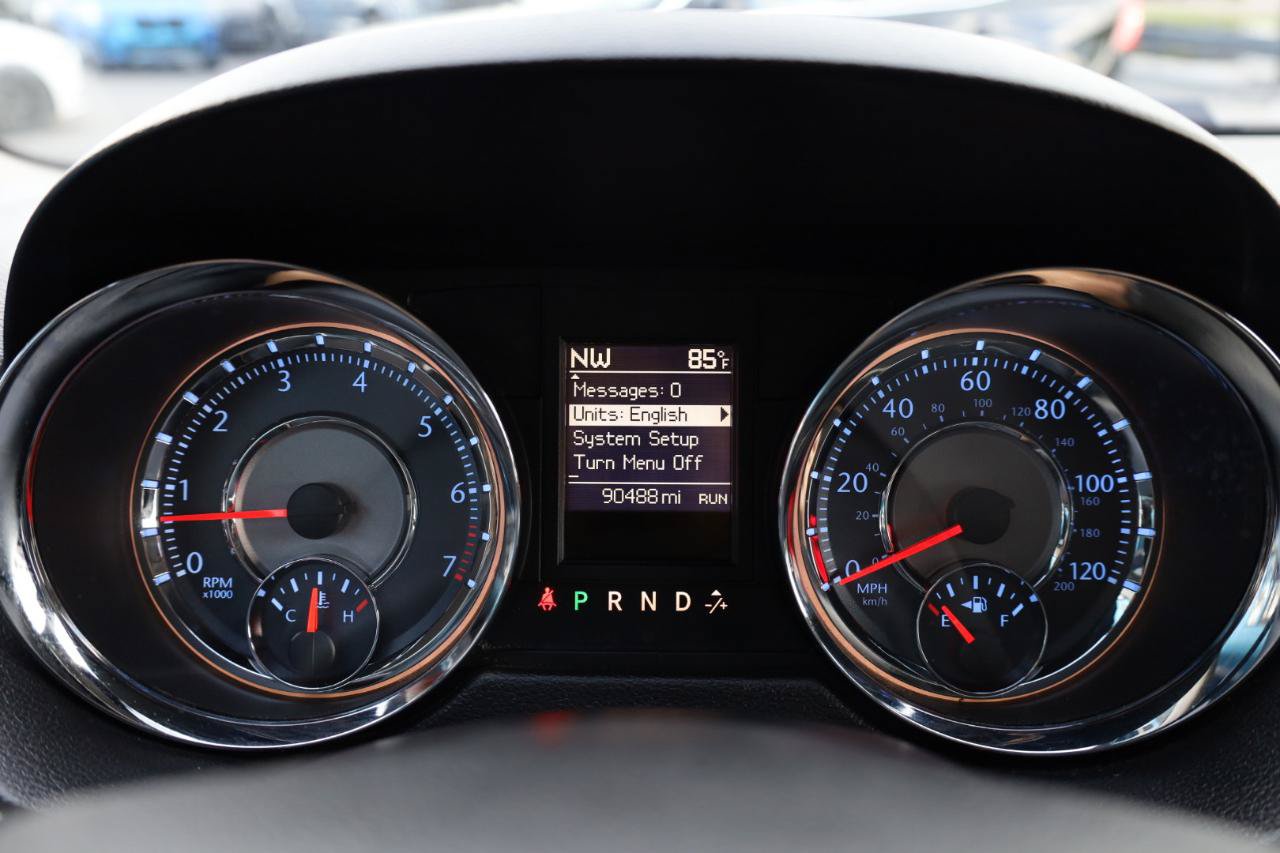 Used 2015 Chrysler Town & Country Limited Platinum FWD image 10