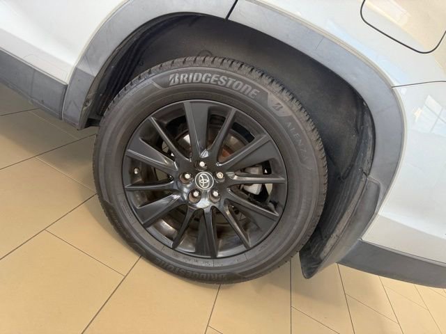 Used 2019 Toyota Highlander SE image 3