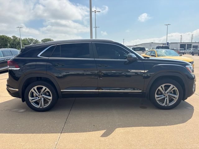 Used 2024 Volkswagen Atlas Cross Sport SEL R-Line AWD/4WD image 2