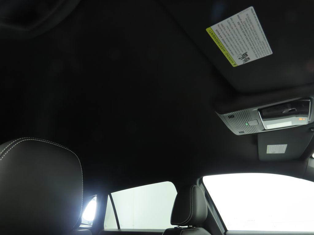 Used 2025 Volkswagen Atlas Cross Sport SE image 18