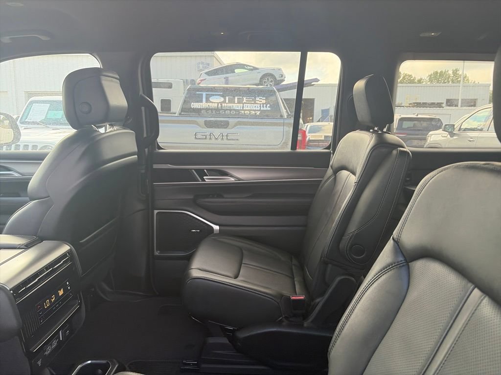 Used 2025 Jeep Wagoneer Series II AWD/4WD image 9