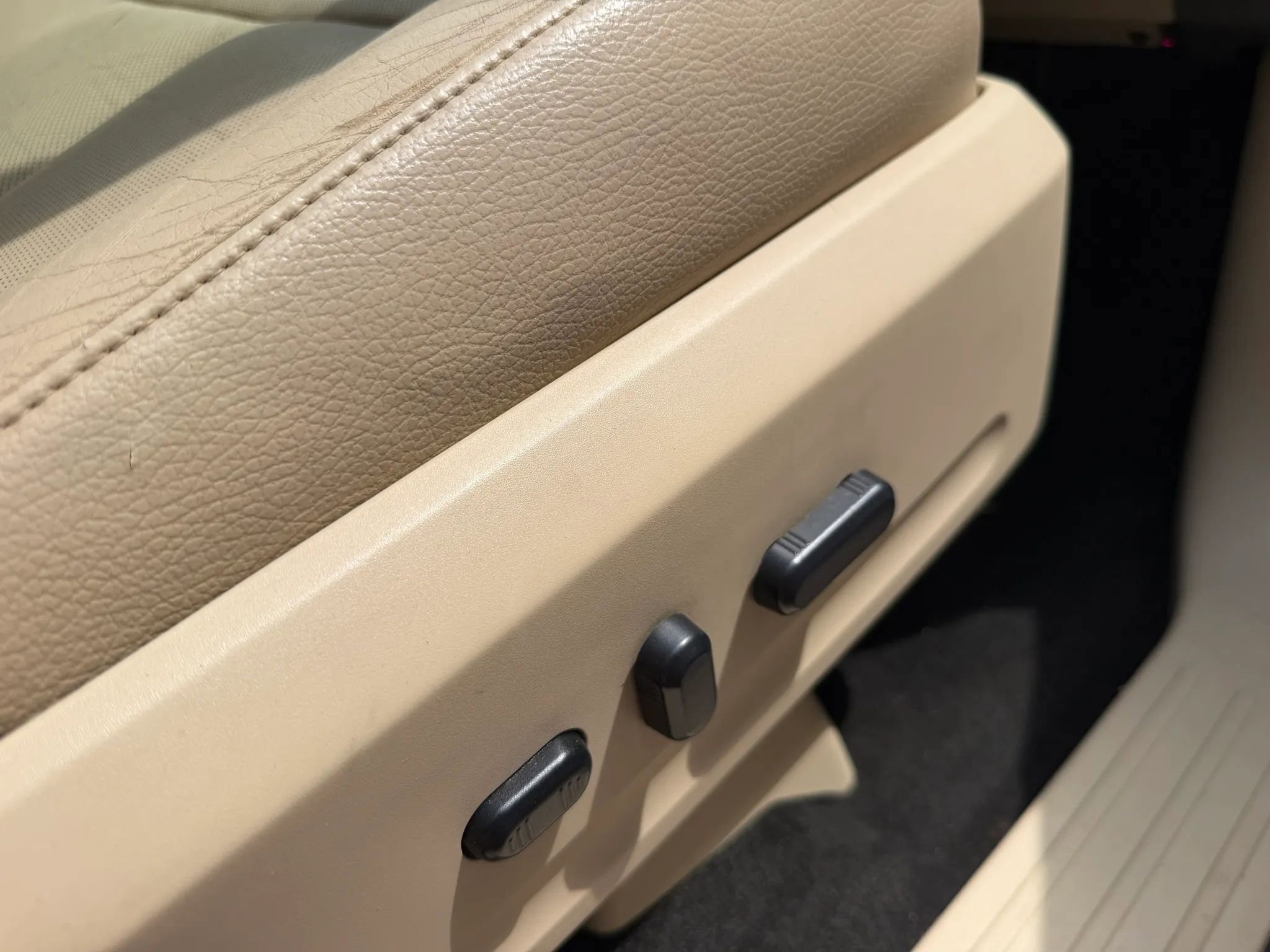 Used 2015 Ford Expedition Limited w/ Equipment Group 301A RWD image 36