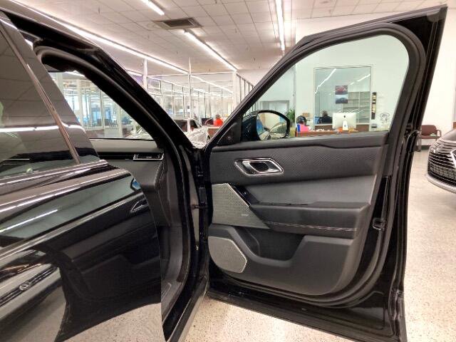 Used 2018 Land Rover Range Rover Velar R-Dynamic SE image 35