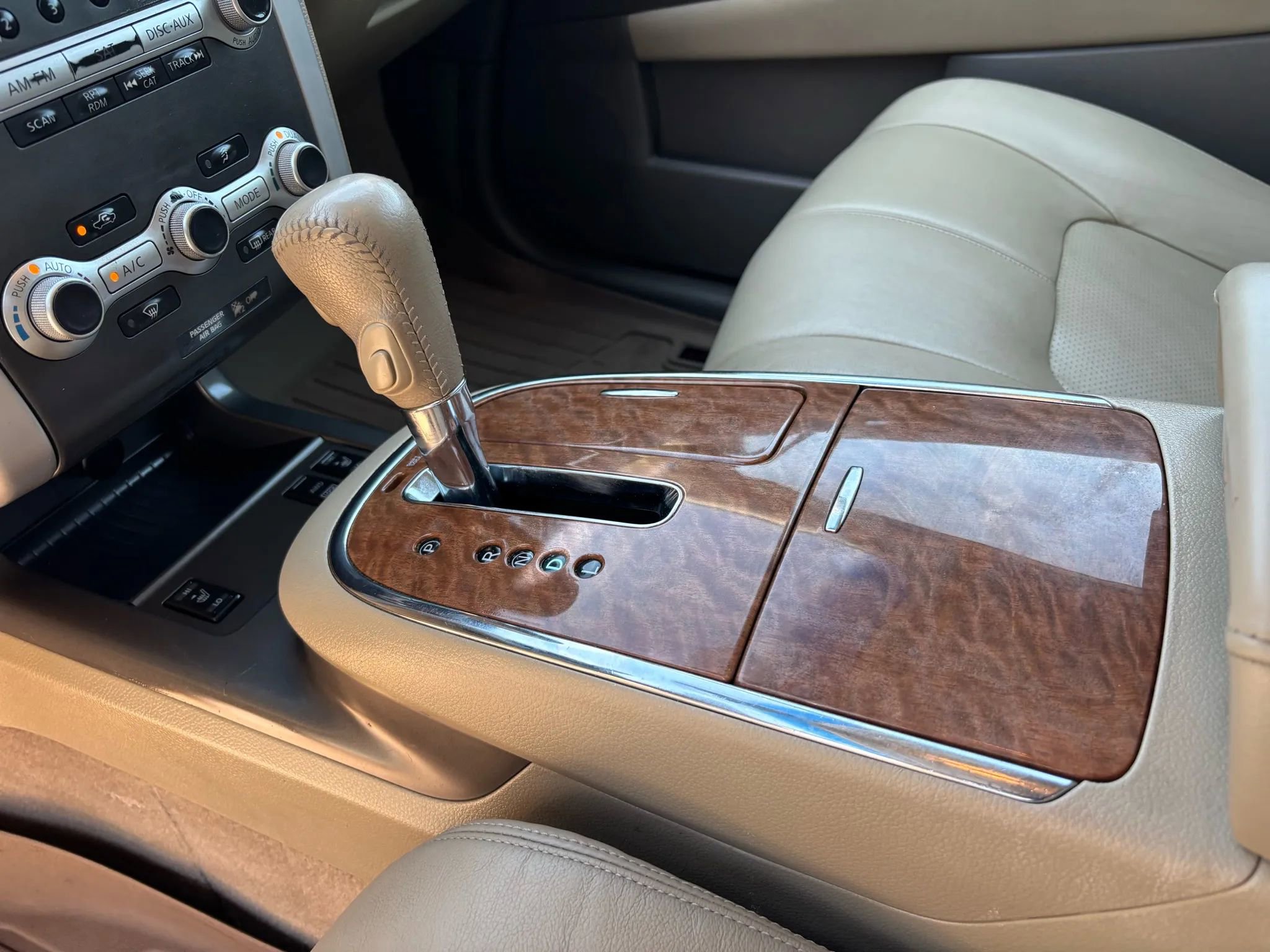 Used 2011 Nissan Murano LE w/ Navigation Pkg image 12