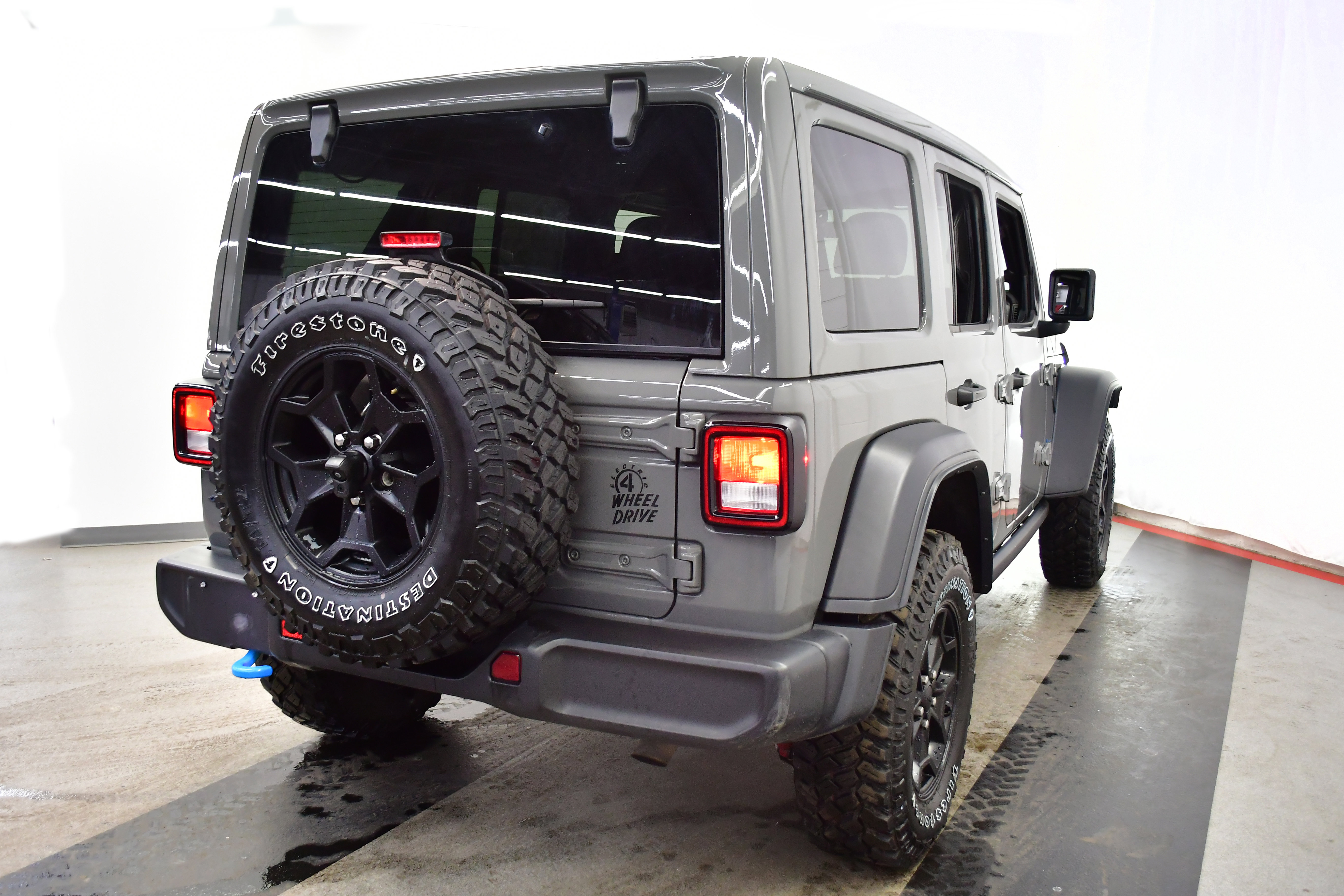 Used 2023 Jeep Wrangler Unlimited w/ Sun & Screen Package image 11