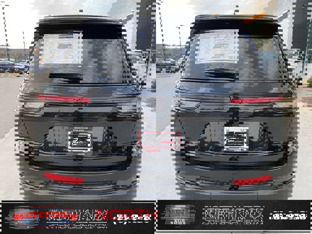 New 2025 Jeep Grand Cherokee Altitude image 20