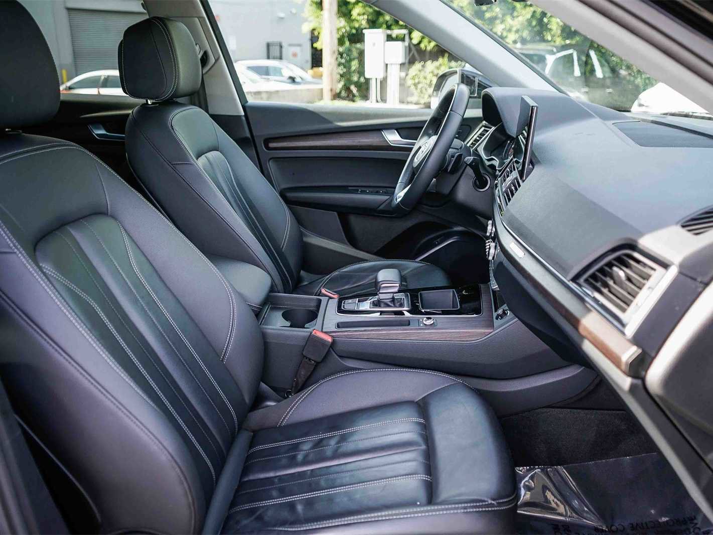 Used 2023 Audi Q5 2.0T Premium w/ Convenience Package image 16