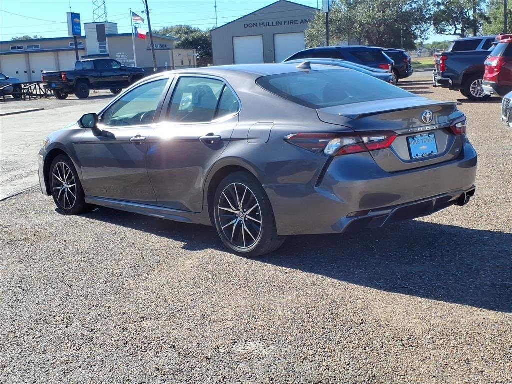 Used 2024 Toyota Camry SE image 3
