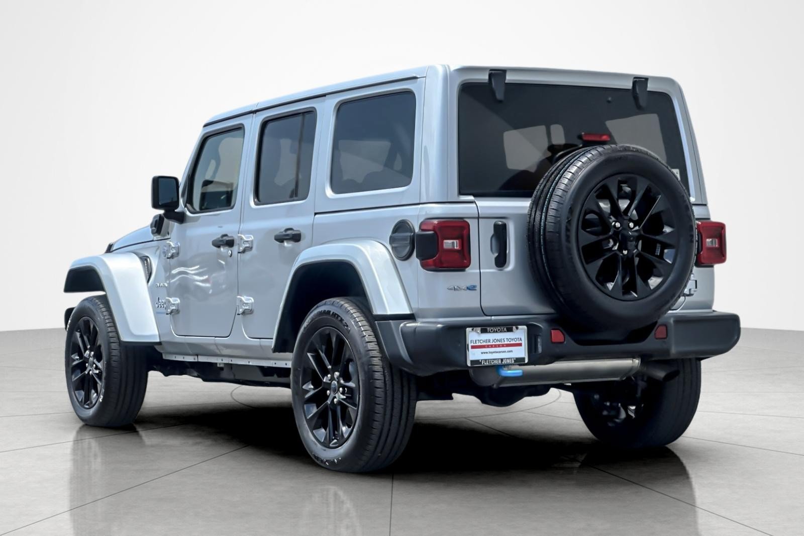 Used 2024 Jeep Wrangler Unlimited Sahara w/ Safety Group AWD/4WD image 3