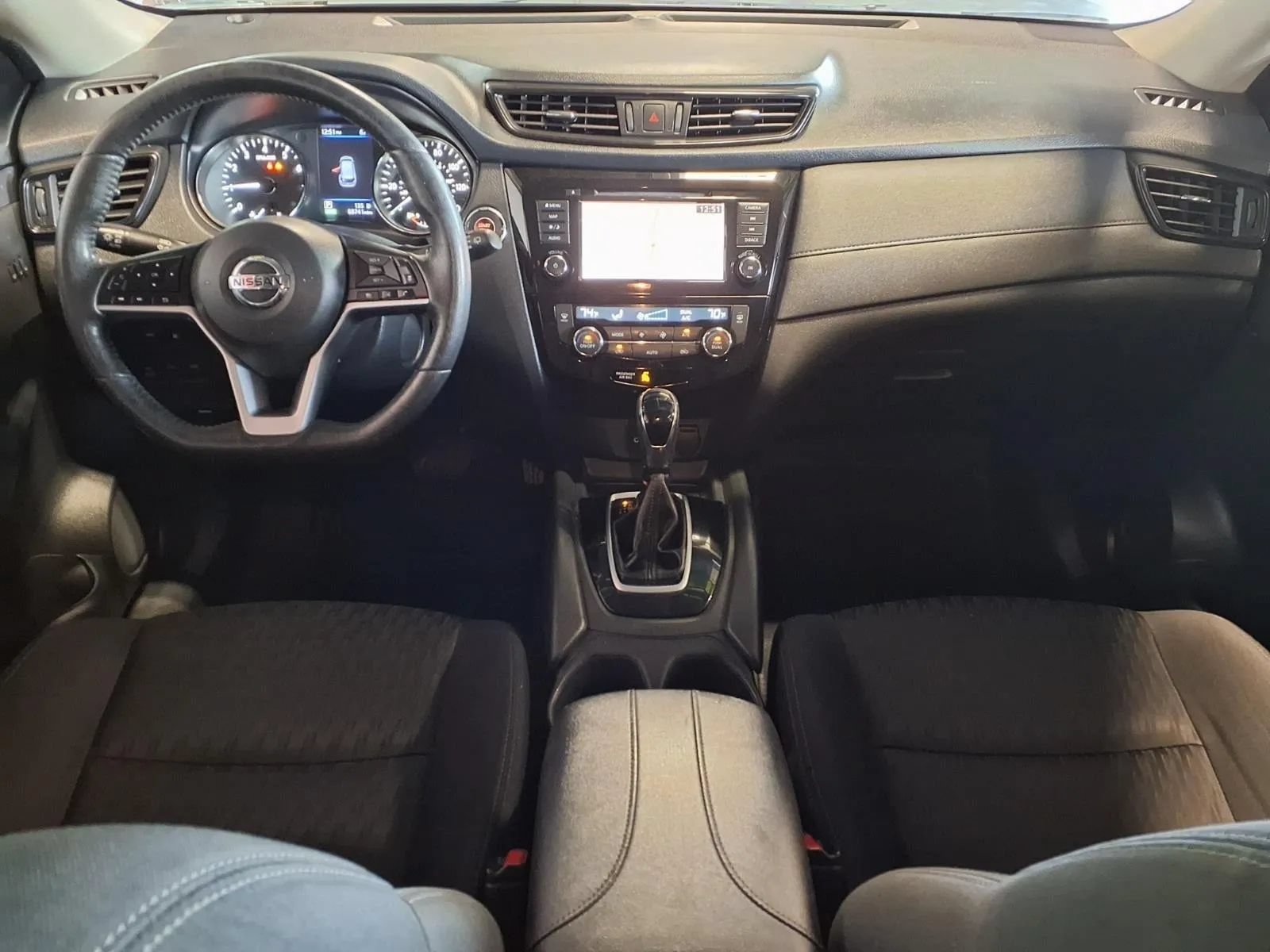 Used 2018 Nissan Rogue SV w/ Premium Package AWD/4WD image 16