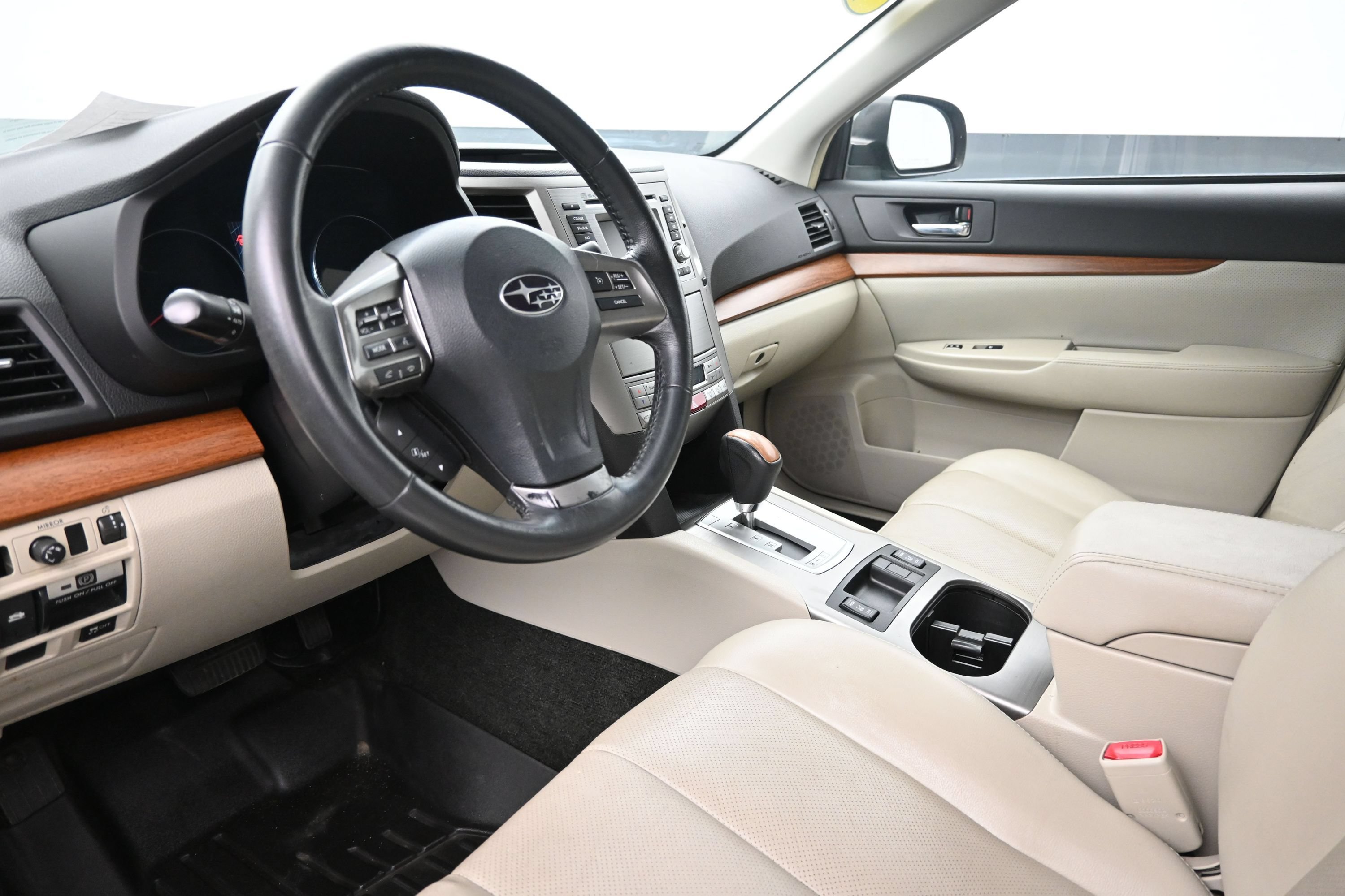 Used 2013 Subaru Outback 2.5i Limited w/ Moonroof Pkg AWD/4WD image 10
