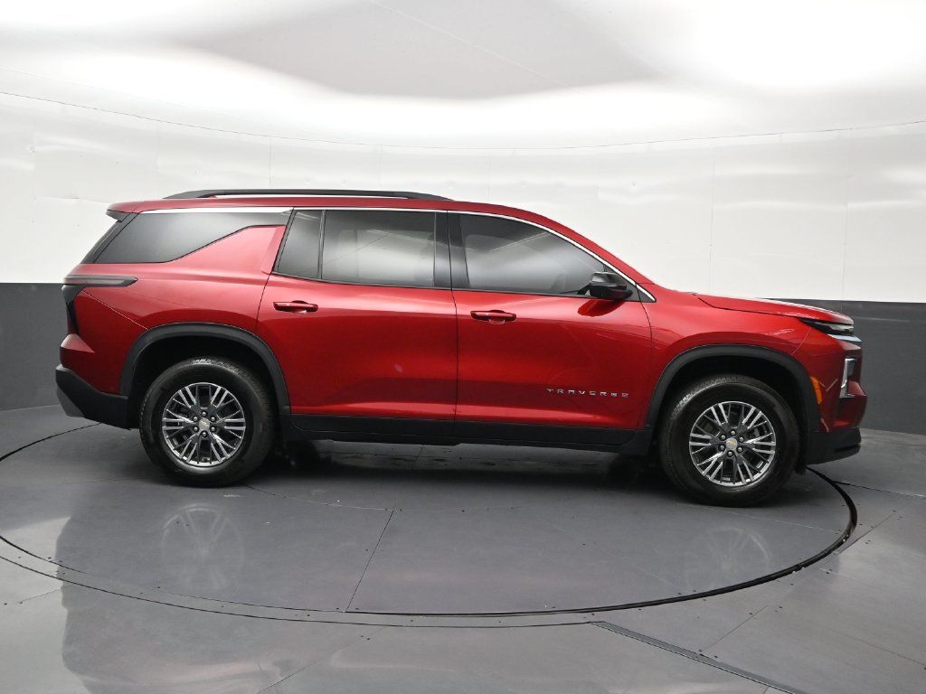 Used 2024 Chevrolet Traverse LT w/ Enhanced Driving Package FWD image 7