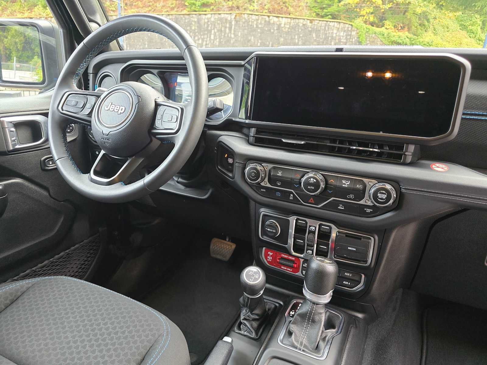 Used 2024 Jeep Wrangler Unlimited Rubicon 4xe AWD/4WD image 11
