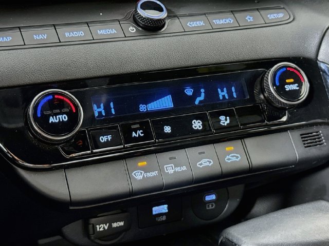 Certified 2025 Hyundai Elantra SEL FWD image 19