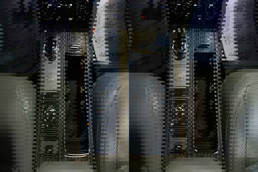 Used 2018 Land Rover Range Rover Long Wheelbase Supercharged image 36