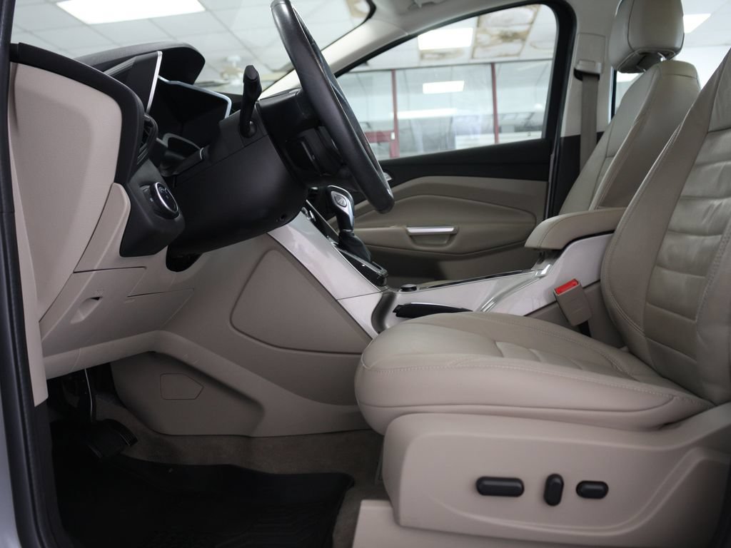 Used 2016 Ford C-MAX SEL w/ Equipment Group 302A FWD image 9