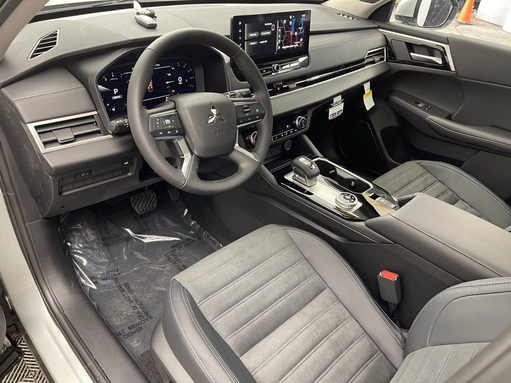 New 2025 Mitsubishi Outlander SE image 18