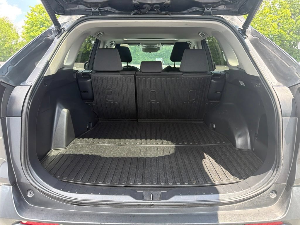 Used 2021 Toyota RAV4 XLE w/ Convenience Package AWD/4WD image 21