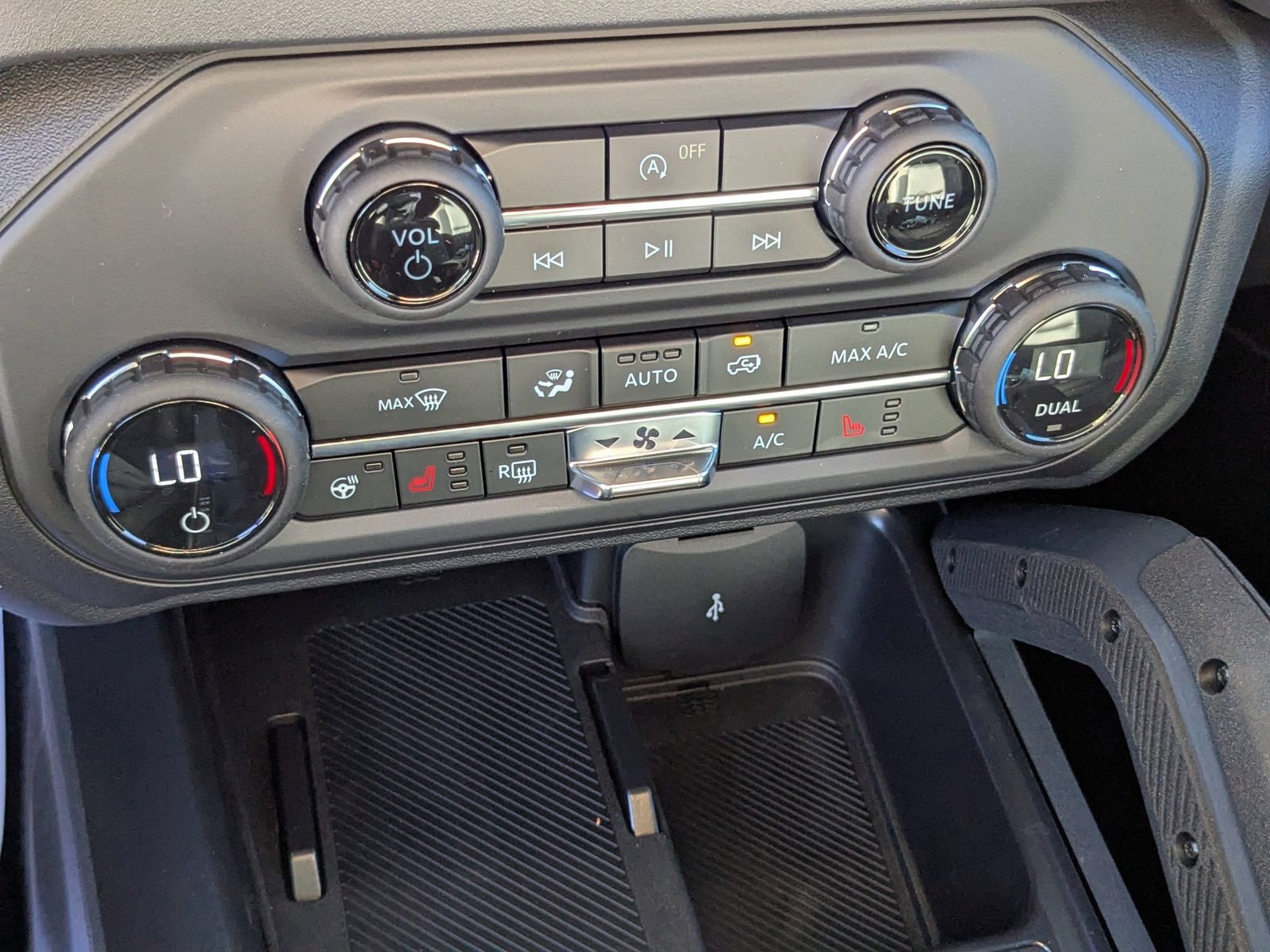 New 2025 Ford Bronco Outer Banks w/ Sasquatch Package AWD/4WD image 23