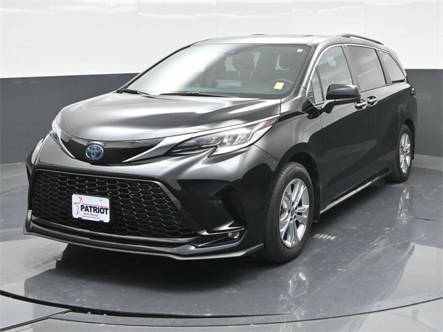 Used 2022 Toyota Sienna XSE image 7