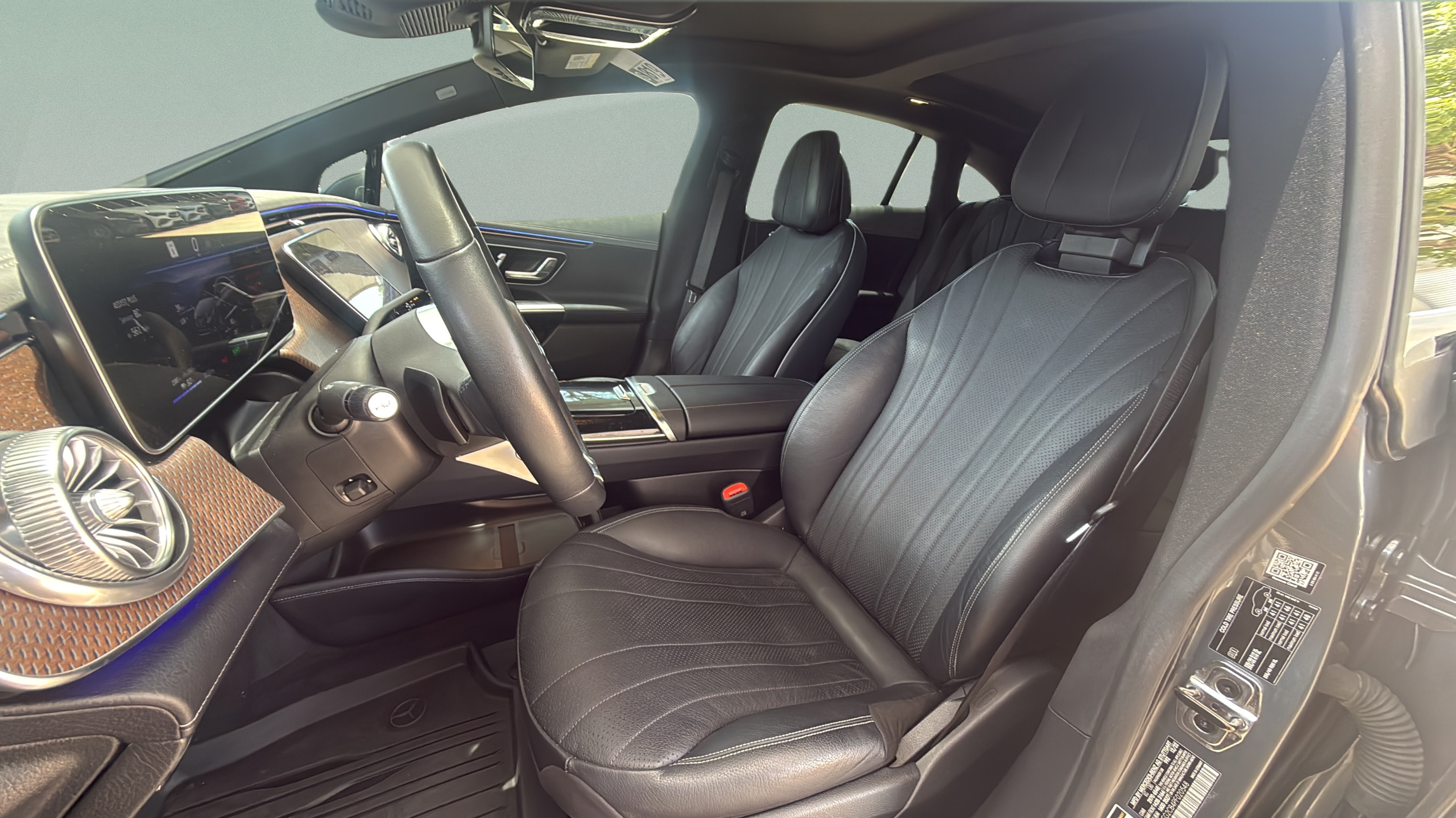 Used 2023 Mercedes-Benz EQE 500 4MATIC Sedan w/ Exclusive Trim Package image 9