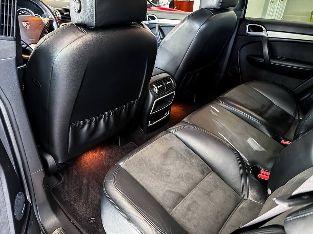 Used 2010 Porsche Cayenne GTS AWD/4WD image 19