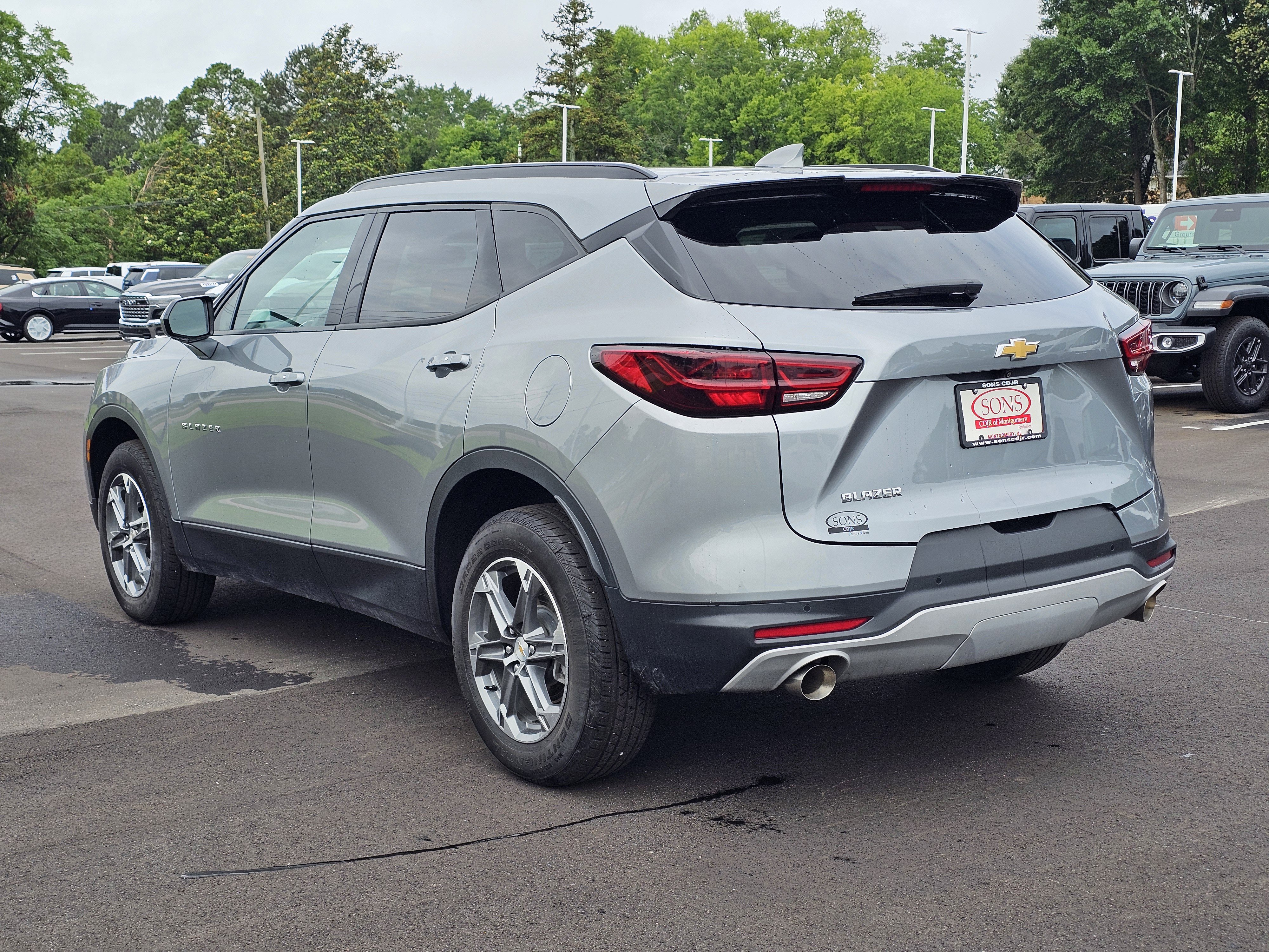 Used 2024 Chevrolet Blazer LT w/ Convenience Package FWD image 12
