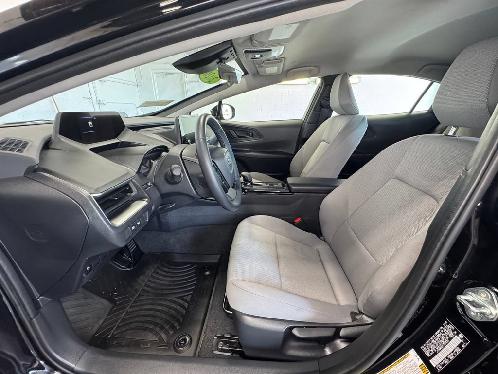 Used 2026 Toyota Prius LE AWD/4WD image 12