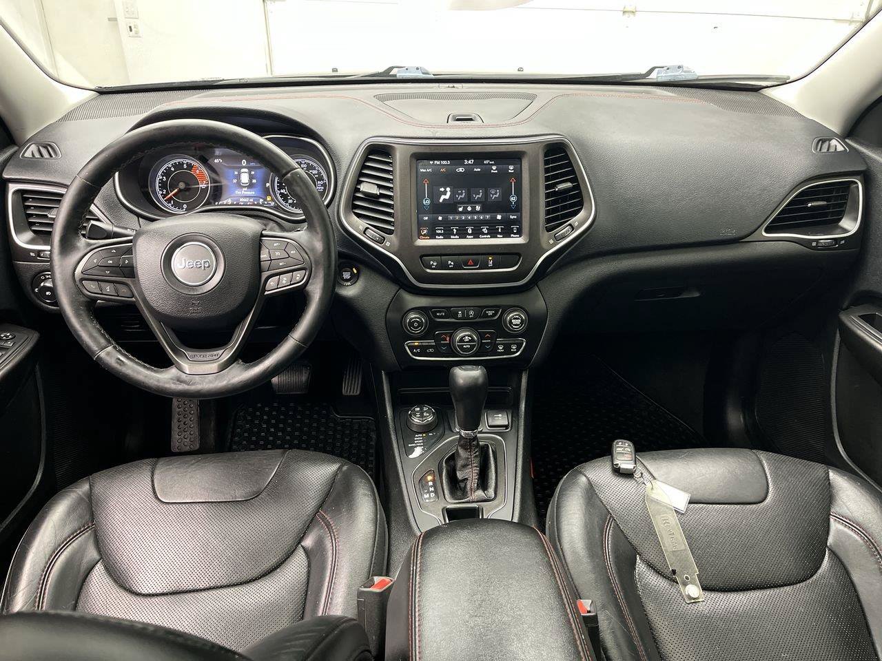 Used 2019 Jeep Cherokee Trailhawk AWD/4WD image 4